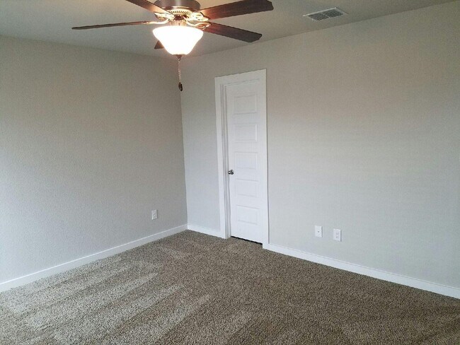 Building Photo - 166 Lakeview Ct