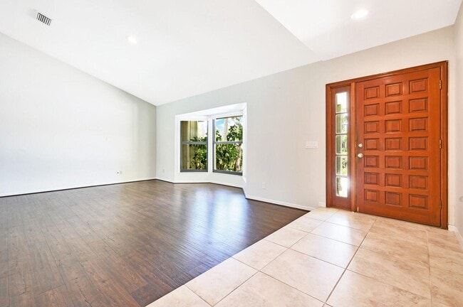 Building Photo - 12820 Calais Cir