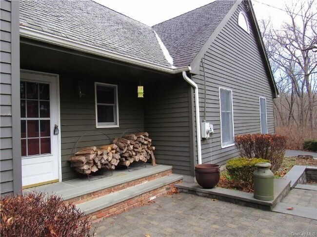 Building Photo - 715 NY-32