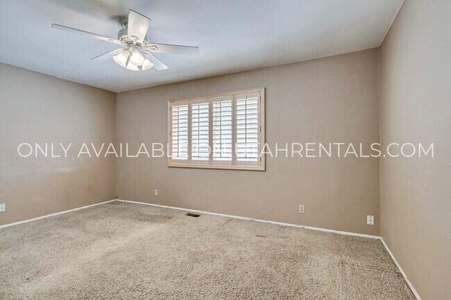 Building Photo - 6842 S Enchanted Dr