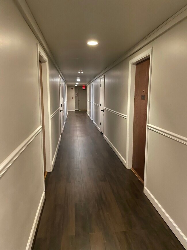 Building Photo - 5830 Oakwood Dr