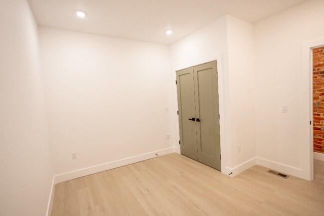 Foto del edificio - 6027 Pine St