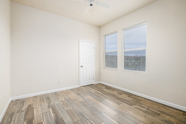 Foto del edificio - 512 Barrett Ave