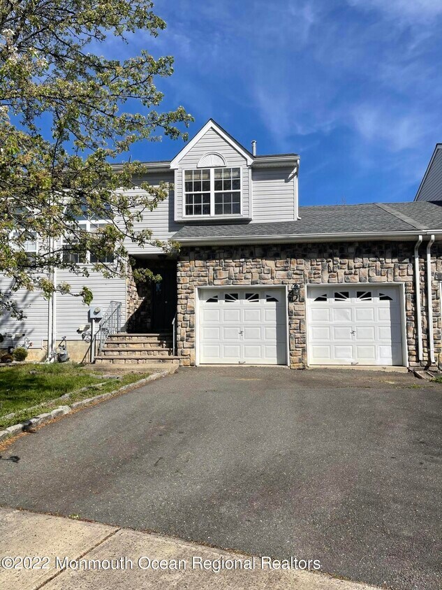 42 Skylark Ct, Marlboro, NJ 07746 Condo for Rent in Marlboro, NJ