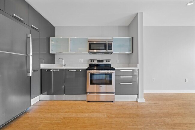 Foto del edificio - 691 Massachusetts Ave