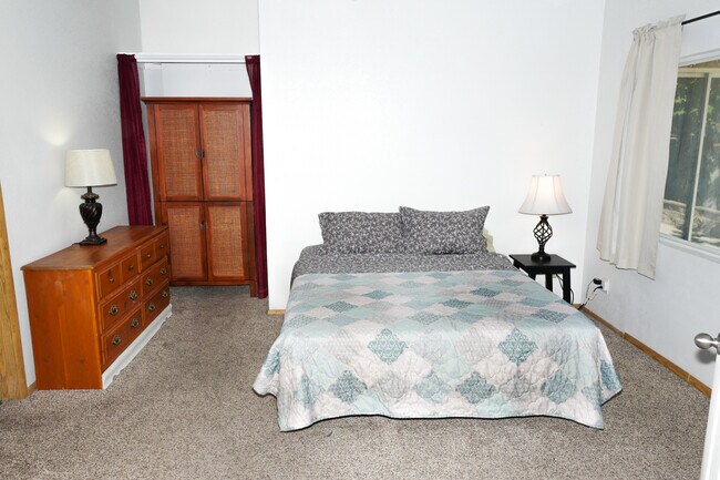 Foto del edificio - 501 Holick Ave