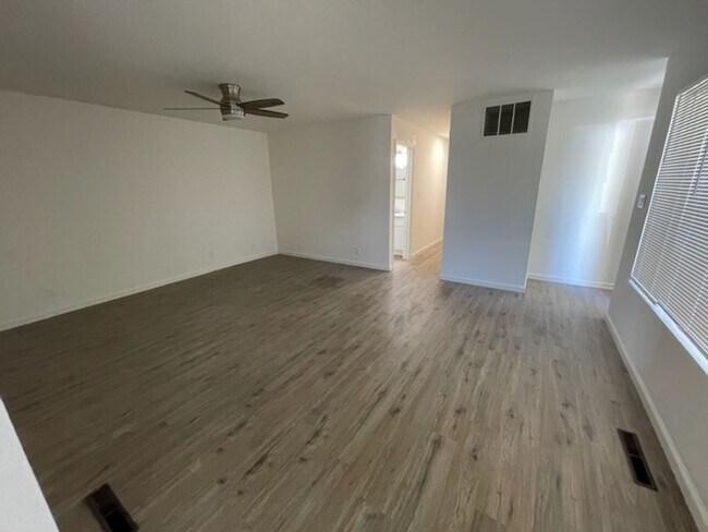 Photo - Beverly -Duplex Apartment