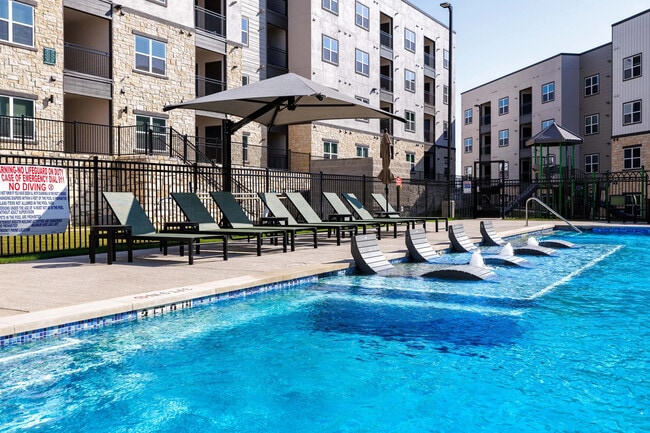 Foto del edificio - Oak Creek