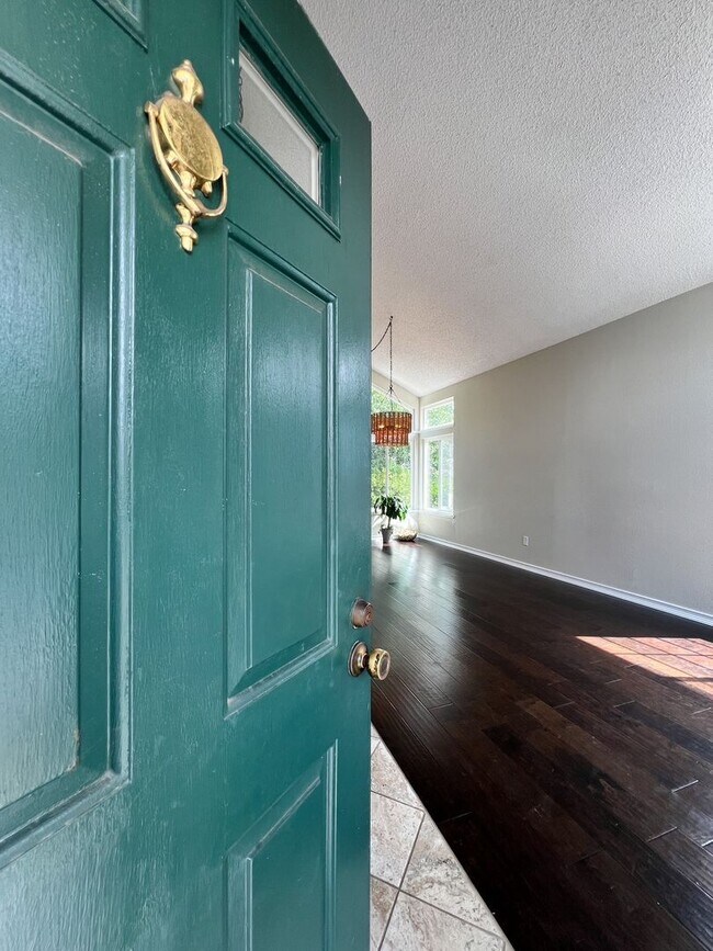Foto del edificio - Stylish 3-bedroom, 2.5-bath home tucked in...