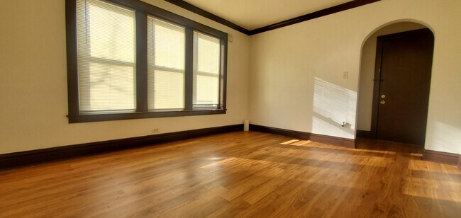 Foto del edificio - 2816 W Waveland Ave