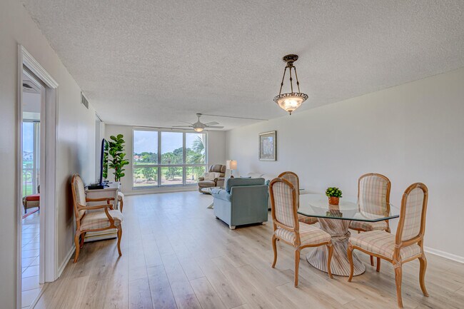 Building Photo - 5390 Woodland Lakes Dr
