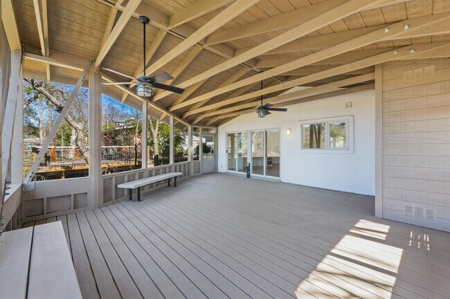 Foto del edificio - 3309 Westhill Dr