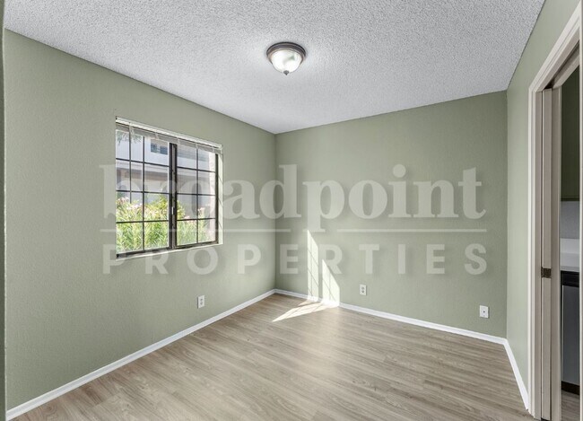 Foto del edificio - 820 E 3rd Ave
