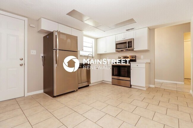 Building Photo - 3 Bedroom Pet-Friendly Home in Spring Hill, FL with Main Street Renewal