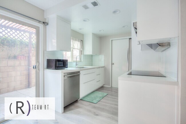 Building Photo - Dazzling 2 Story Residence in Monrovia