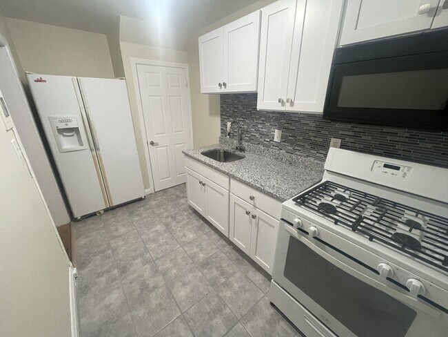 Building Photo - 452 Trappe Rd