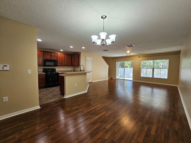 Building Photo - Beautiful St. Charles Place Townhouse