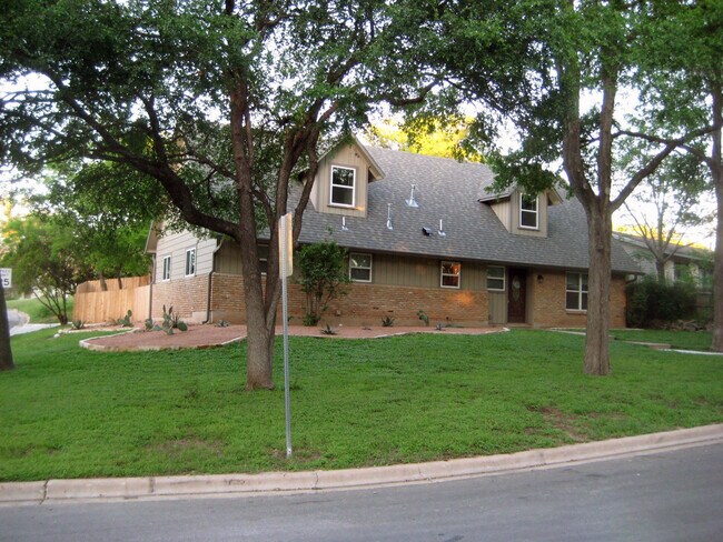 Foto del edificio - 1720 Deerfield Dr