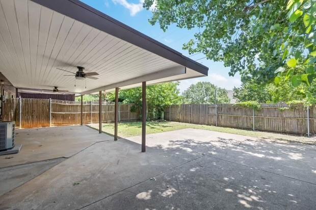 Building Photo - 207 Hickory Springs Dr