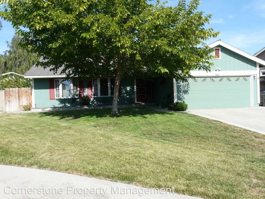 Primary Photo - 4 br, 2 bath House - 317 Henderson Dr