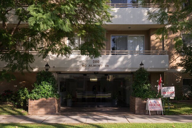 Foto del edificio - Beverly Hills Prime Location - 2 bed 2.5 bathroom