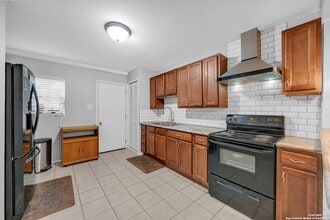 Building Photo - 106 Adelaide Oaks