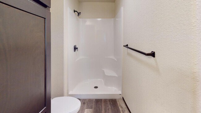 Foto del edificio - Stylish Living in a 3-Bed, 2-Bath Townhome with a 2-Car Garage