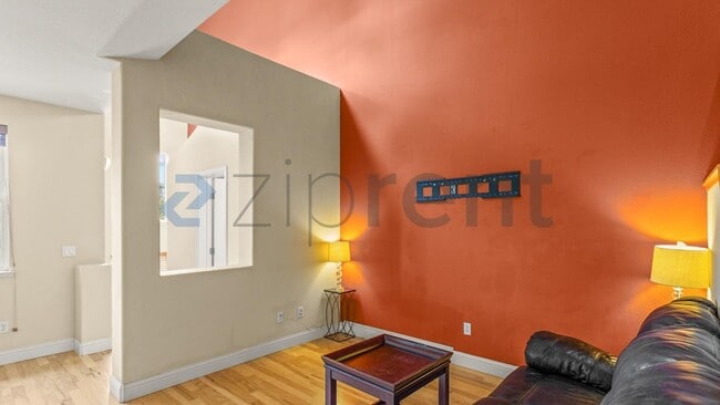 Building Photo - Unit