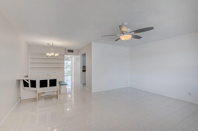 Building Photo - 37 Yacht Club Dr
