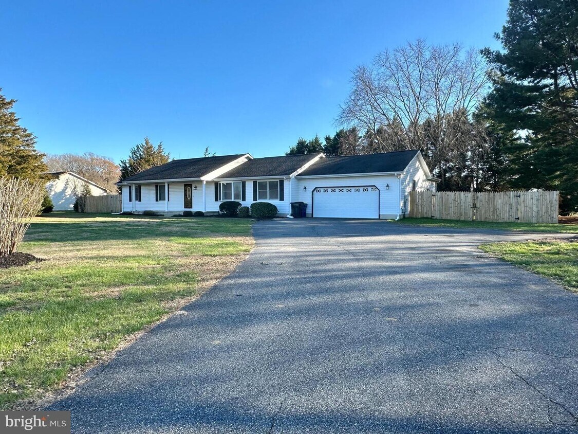 Foto principal - 231 E Evens Rd