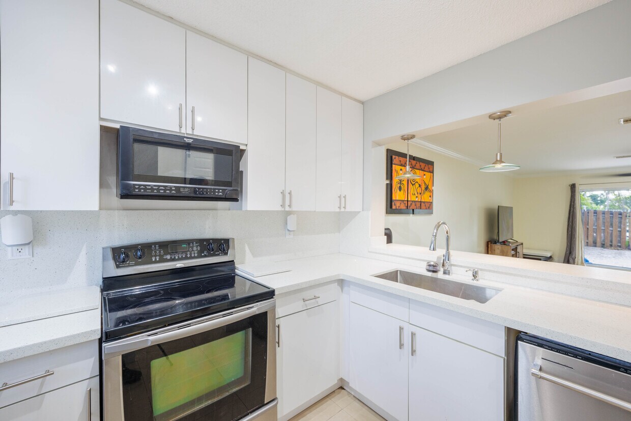 Foto principal - 8325 Fairway Rd