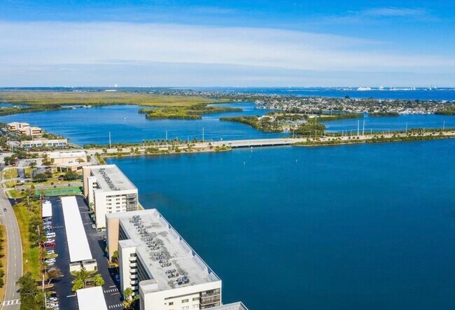 Awesome views - 200 S Sykes Creek Pky