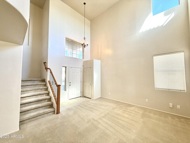 Foto del edificio - 15029 W Riviera Dr