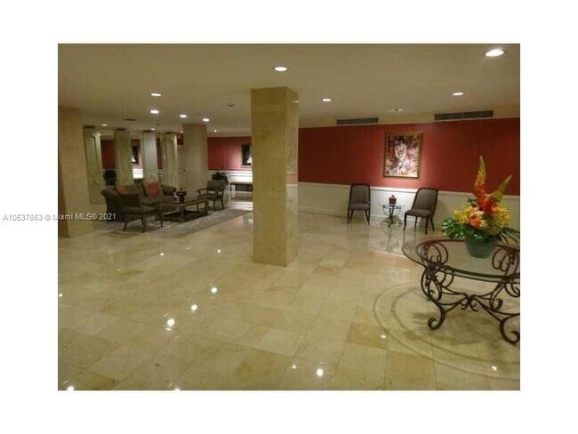 Foto del edificio - 10245 Collins Ave
