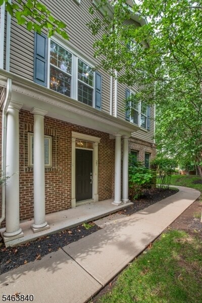 Building Photo - 27 Truman Dr