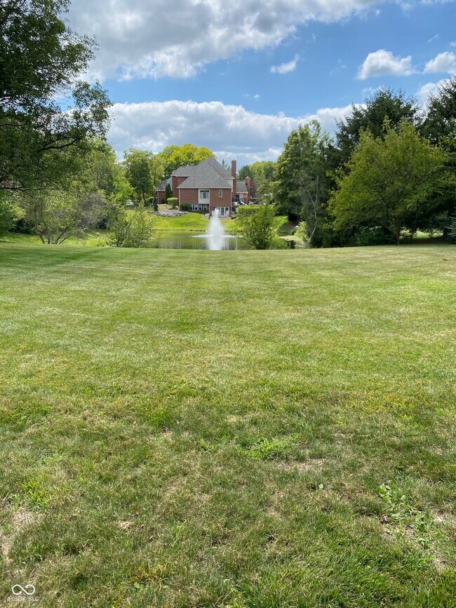 Building Photo - 729 Mayfair Ln