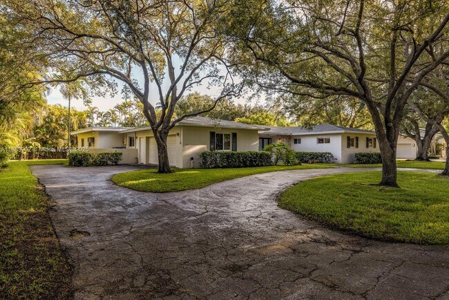 Foto del edificio - 8445 SW 147th St