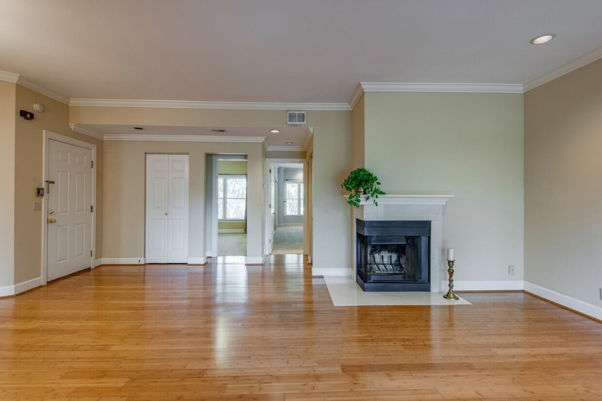 Foto principal - Beautiful Two Bedroom Green Hills Condo Wi...