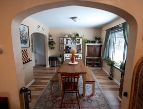 Building Photo - 3106 Pine Ave