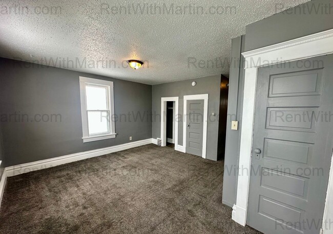 Building Photo - 910 Mulberry St