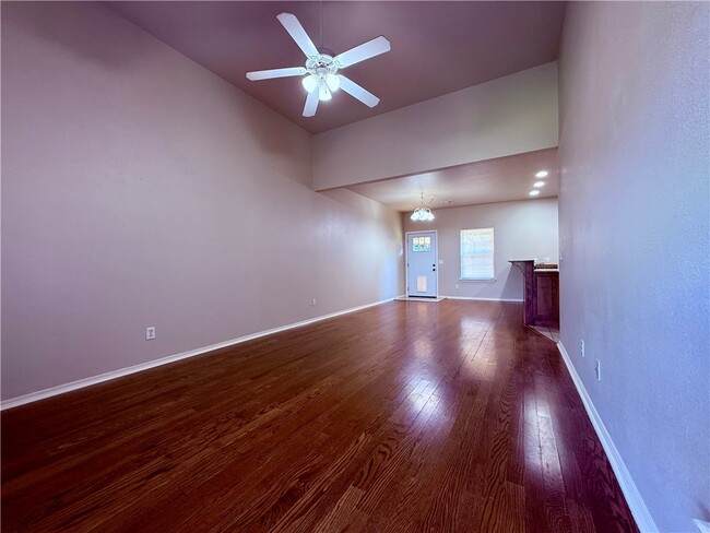 Building Photo - 3104 SW Deerfield Blvd