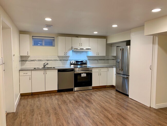 Building Photo - 2572 Larkin Ct