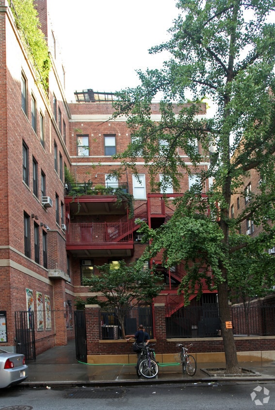 Primary Photo - 235 E 11th St