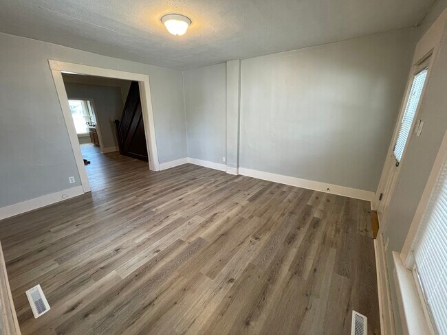 Habitación delantera - 631 S 16th St