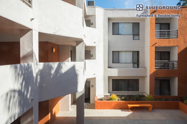 Foto del edificio - 10985 Bluffside Dr