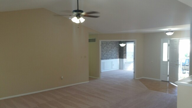 Foto del edificio - 1225 Crooked Creek Dr