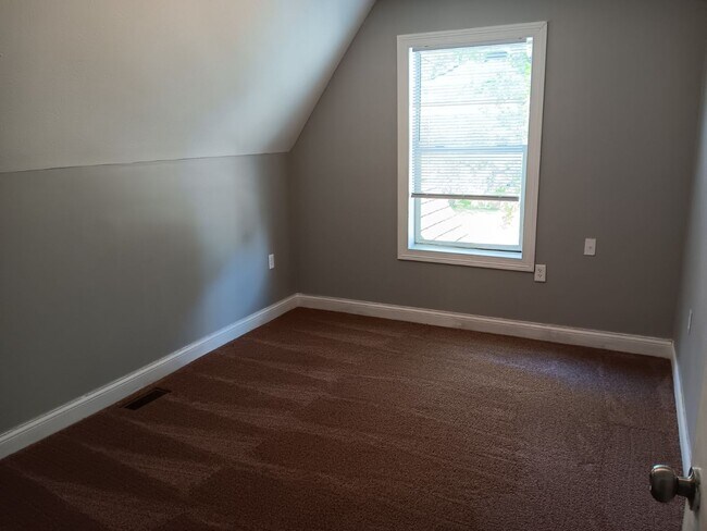 Foto del edificio - For Rent: 4-bedroom 2-bathroom single family home! COMING SOON