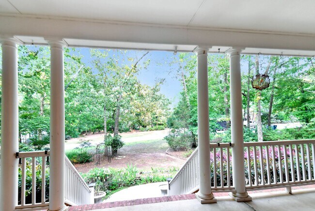 Building Photo - Large, beautiful home in Oconee!