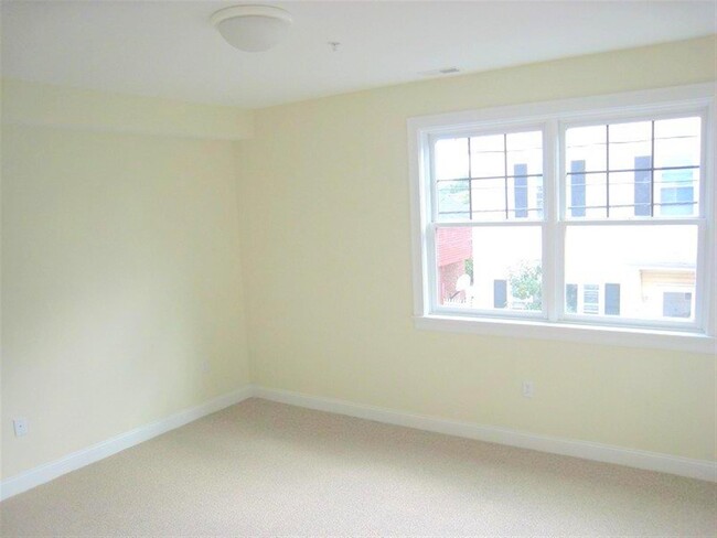 Building Photo - 43 Pitman St