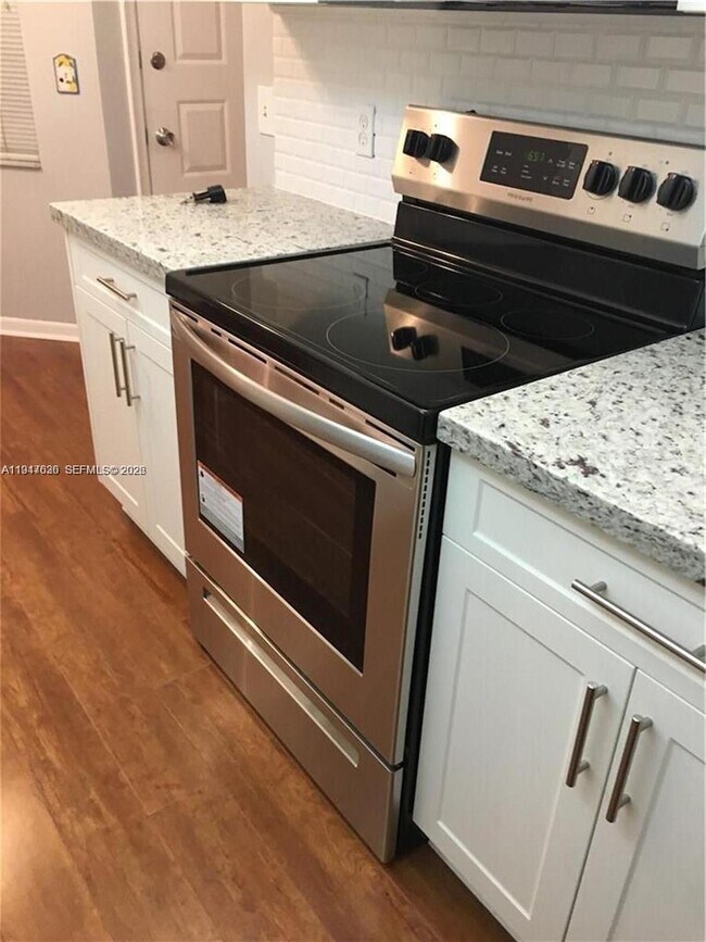 Foto del edificio - 1400 SW 124th Terrace